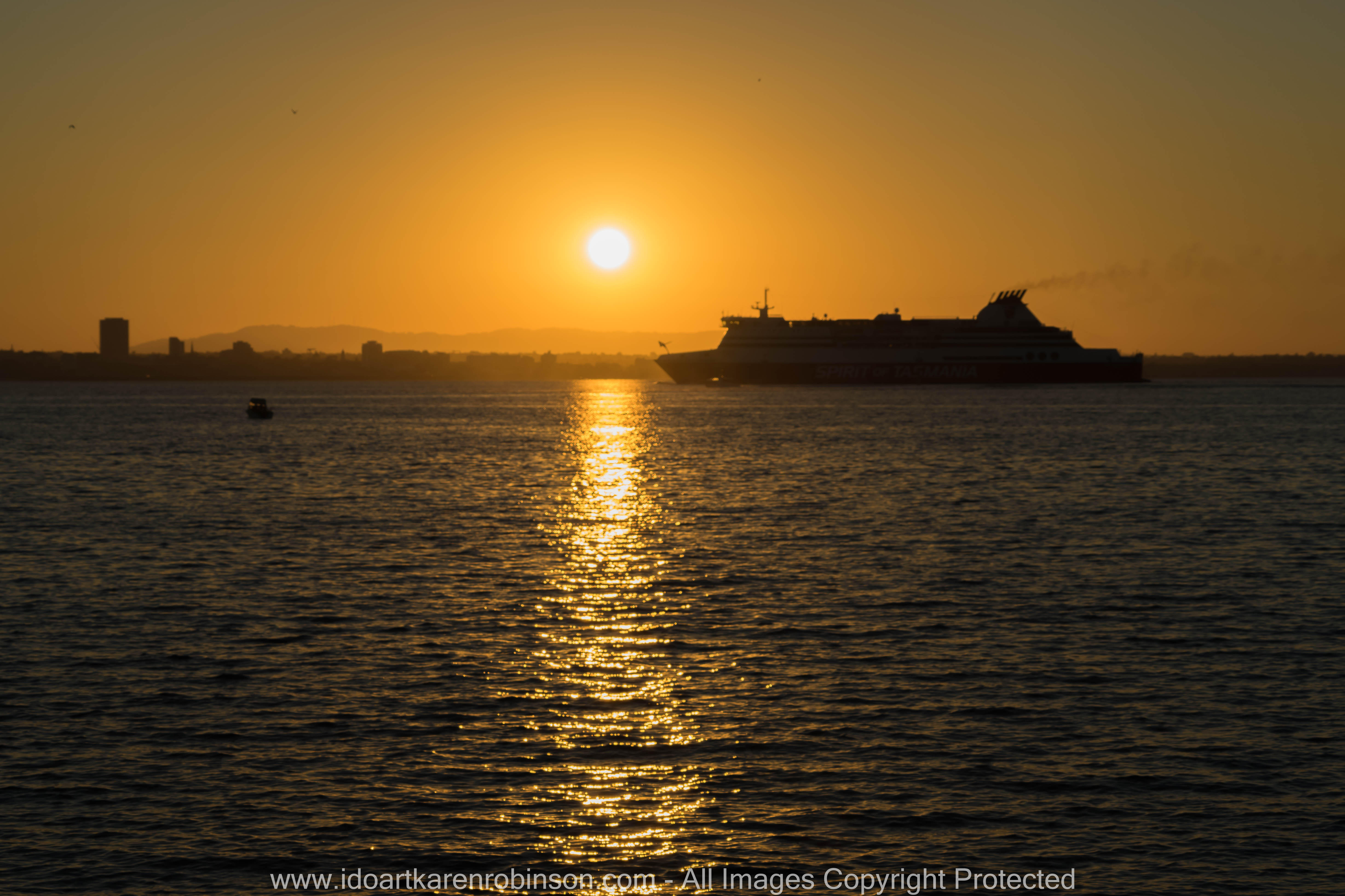 Williamstown, Victoria - Australia 'Port Phillip Bay' Photographed by © Karen Robinson www.idoartkarenrobinson.com March 2017